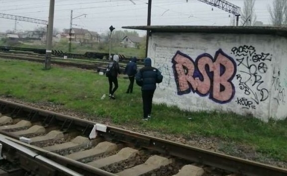 В Запорожье, увидев действия подростков, вызвали полицию (ФОТО) Фото № 0 В Запорожье, увидев действия подростков, вызвали полицию (ФОТО) Фото № 0