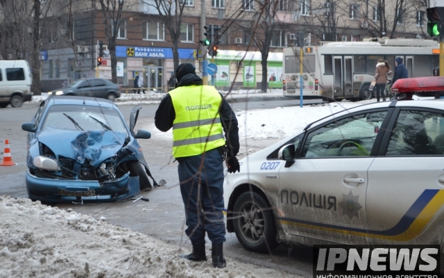 В сети появились фото сегодняшней аварии с пострадавшими в центре Запорожья Фото № 4 В сети появились фото сегодняшней аварии с пострадавшими в центре Запорожья Фото № 4
