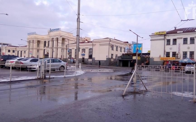 Привокзальная площадь Запорожья теперь в свободном доступе Фото № 0 Привокзальная площадь Запорожья теперь в свободном доступе Фото № 0