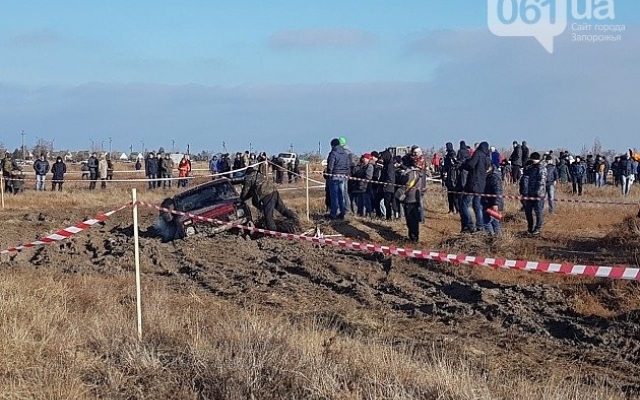 В Бердянске проходит захватывающее автомобильное шоу (ФОТО) Фото № 6 В Бердянске проходит захватывающее автомобильное шоу (ФОТО) Фото № 6