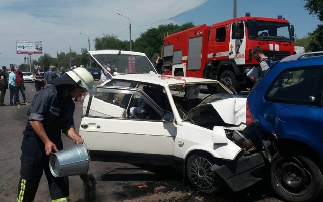 Опубликованы ФОТО и ВИДЕОматериалы с места жуткого ДТП в Запорожье Фото № 0 Опубликованы ФОТО и ВИДЕОматериалы с места жуткого ДТП в Запорожье Фото № 0