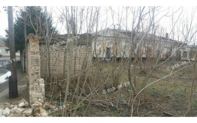 В Запорожской области на тротуар рухнула кирпичная стена (ФОТО) Фото № 3 В Запорожской области на тротуар рухнула кирпичная стена (ФОТО) Фото № 3