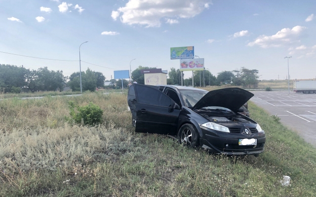 На запорожском курорте неадекватный автомобилист спровоцировал серьезное ДТП с машиной, где находился младенец (ФОТО) Фото № 5 На запорожском курорте неадекватный автомобилист спровоцировал серьезное ДТП с машиной, где находился младенец (ФОТО) Фото № 5
