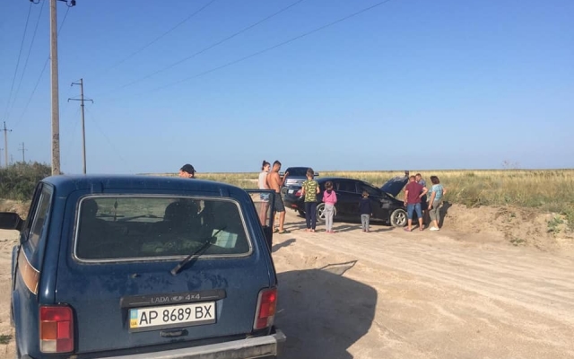 В Кирилловке автомобиль лежал на крыше (ФОТО) Фото № 3 В Кирилловке автомобиль лежал на крыше (ФОТО) Фото № 3