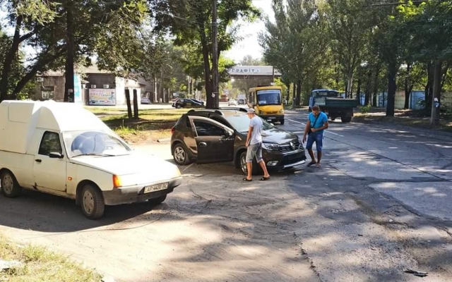 В Запорожье произошло ДТП с новой маршруткой (ФОТО) Фото № 2 В Запорожье произошло ДТП с новой маршруткой (ФОТО) Фото № 2
