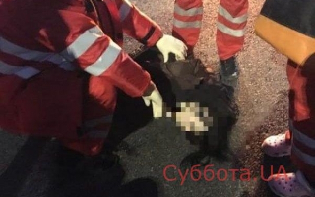 Появились фото с места аварии на Набережной, где погибла девушка-пешеход Фото № 2 Появились фото с места аварии на Набережной, где погибла девушка-пешеход Фото № 2