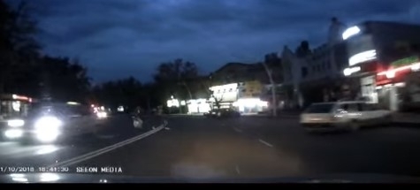 Пешеходы бросались под колеса авто: В сети активно обсуждают инцидент (ВИДЕО) Фото № 0 Пешеходы бросались под колеса авто: В сети активно обсуждают инцидент (ВИДЕО) Фото № 0