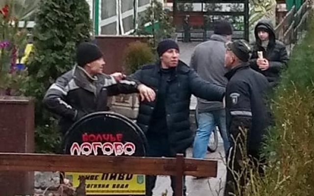 В центре Запорожья произошла массовая драка (ФОТО) Фото № 8 В центре Запорожья произошла массовая драка (ФОТО) Фото № 8