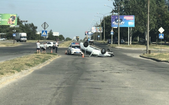 На Бабурке серьезное ДТП: автомобиль лежит на крыше (ФОТО, ВИДЕО) Фото № 0 На Бабурке серьезное ДТП: автомобиль лежит на крыше (ФОТО, ВИДЕО) Фото № 0