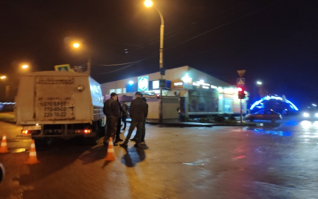 В Запорожье произошло ДТП между «ЗАЗ» и автомобилем ритуальных услуг Фото № 1 В Запорожье произошло ДТП между «ЗАЗ» и автомобилем ритуальных услуг Фото № 1