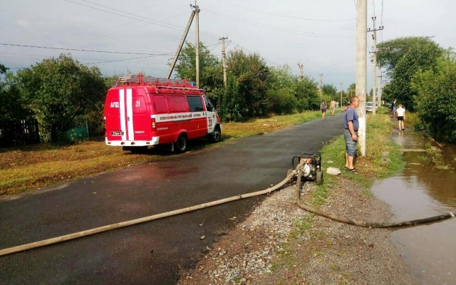 Под Запорожьем за час выпала месячная норма: уровень воды достигал метра (ФОТО) Фото № 3 Под Запорожьем за час выпала месячная норма: уровень воды достигал метра (ФОТО) Фото № 3