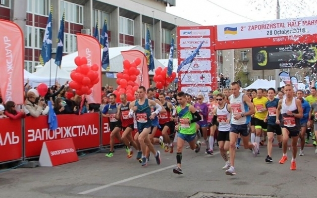 Появились фото полумарафона, в котором приняли участие 1 700 человек Фото № 4 Появились фото полумарафона, в котором приняли участие 1 700 человек Фото № 4