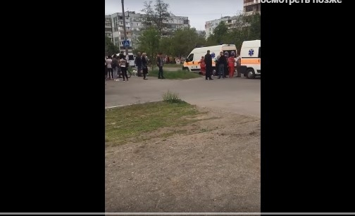Появилось видео момента аварии: В Запорожье маршрутка сбила 18-летнюю девушку Фото № 0 Появилось видео момента аварии: В Запорожье маршрутка сбила 18-летнюю девушку Фото № 0