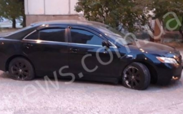 Под Запорожьем во дворе нашли брошенное авто бизнес-класса после ДТП (ФОТО) Фото № 0 Под Запорожьем во дворе нашли брошенное авто бизнес-класса после ДТП (ФОТО) Фото № 0