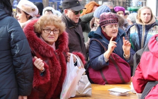 Второй день Масленицы в Запорожье: Больше людей и больше бесплатных угощений Фото № 15 Второй день Масленицы в Запорожье: Больше людей и больше бесплатных угощений Фото № 15