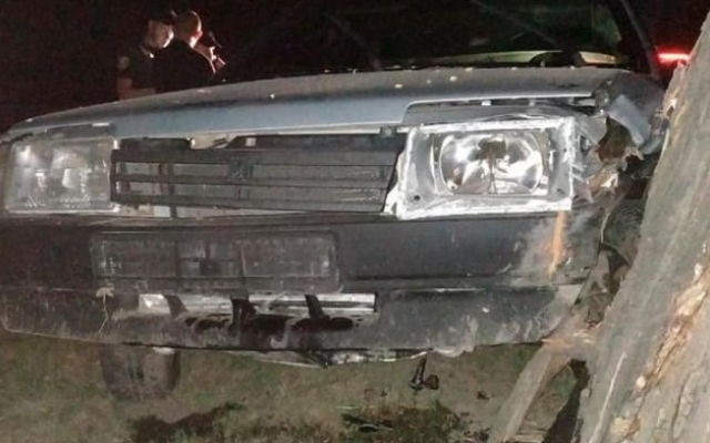 Автомобиль вдребезги: Запорожец врелался в дерево (ФОТО) Фото № 1 Автомобиль вдребезги: Запорожец врелался в дерево (ФОТО) Фото № 1