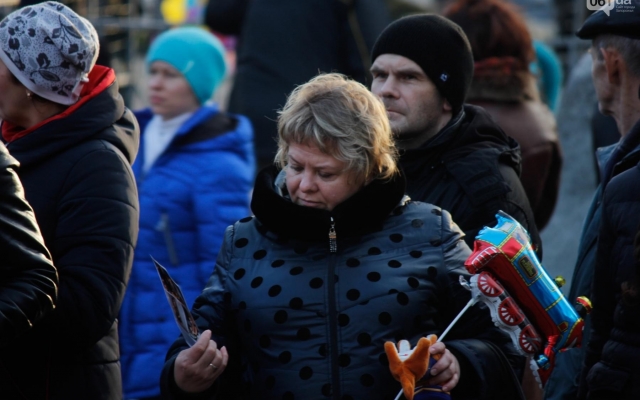 Сегодня в центре города запорожцы простояли в очереди (ФОТО, ВИДЕО) Фото № 5 Сегодня в центре города запорожцы простояли в очереди (ФОТО, ВИДЕО) Фото № 5