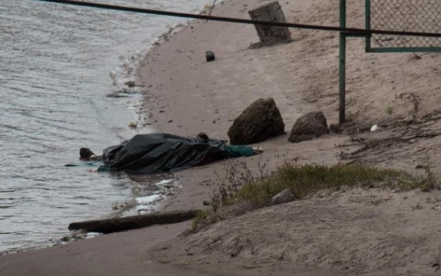 На побережье запорожского курорта выбросило труп мужчины: Стали известны подробности (ФОТО) Фото № 0 На побережье запорожского курорта выбросило труп мужчины: Стали известны подробности (ФОТО) Фото № 0