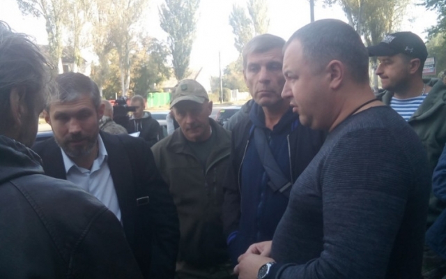 В Запорожье ветераны войны собрались возле управления Геокадастра (ВИДЕО) Фото № 2 В Запорожье ветераны войны собрались возле управления Геокадастра (ВИДЕО) Фото № 2
