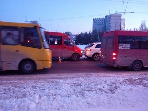 Из-за ДТП с маршруткой в Запорожье образовалась пробка Фото № 0 Из-за ДТП с маршруткой в Запорожье образовалась пробка Фото № 0