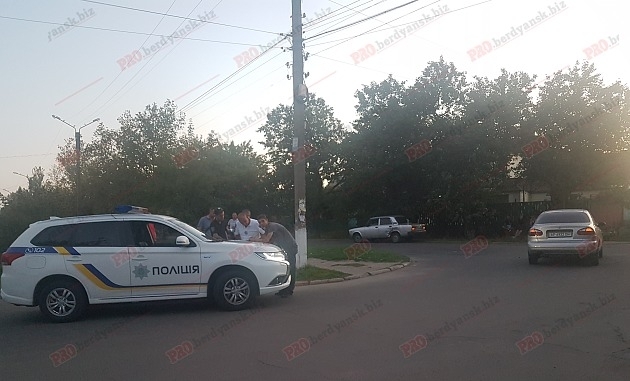 В Запорожской области разбили полицейский автомобиль (ФОТО) Фото № 2 В Запорожской области разбили полицейский автомобиль (ФОТО) Фото № 2