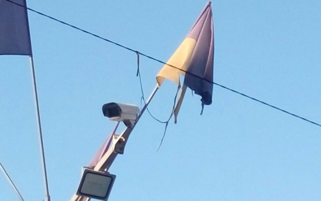 В Запорожье вместо флагов висят тряпки Фото № 0 В Запорожье вместо флагов висят тряпки Фото № 0