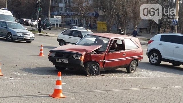 В центре Запорожья серьезное ДТП с трамваем Фото № 0 В центре Запорожья серьезное ДТП с трамваем Фото № 0