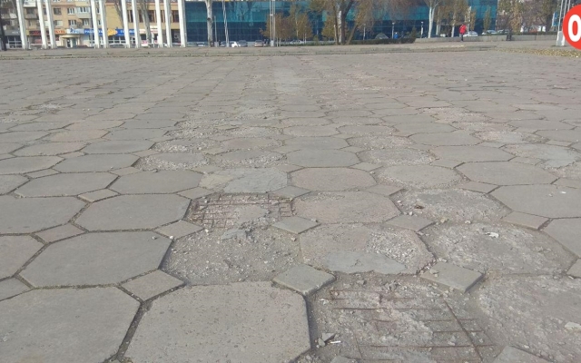 В центре Запорожья рушится плитка (ФОТО) Фото № 9 В центре Запорожья рушится плитка (ФОТО) Фото № 9