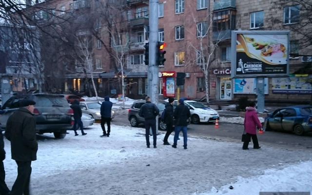 В сети появились фото сегодняшней аварии с пострадавшими в центре Запорожья Фото № 0 В сети появились фото сегодняшней аварии с пострадавшими в центре Запорожья Фото № 0