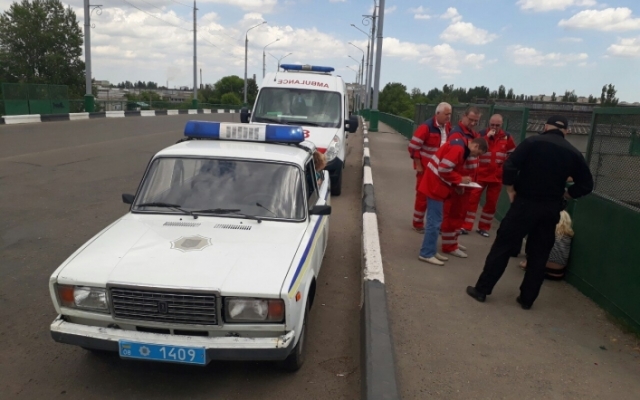 Молодая мать пыталась убить себя и ребенка Фото № 1 Молодая мать пыталась убить себя и ребенка Фото № 1