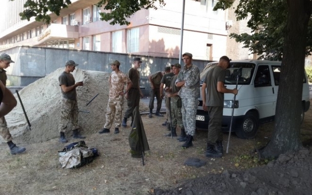 Под Запорожской ОГА военнослужащих втянули в коррупционную схему? Фото № 2 Под Запорожской ОГА военнослужащих втянули в коррупционную схему? Фото № 2