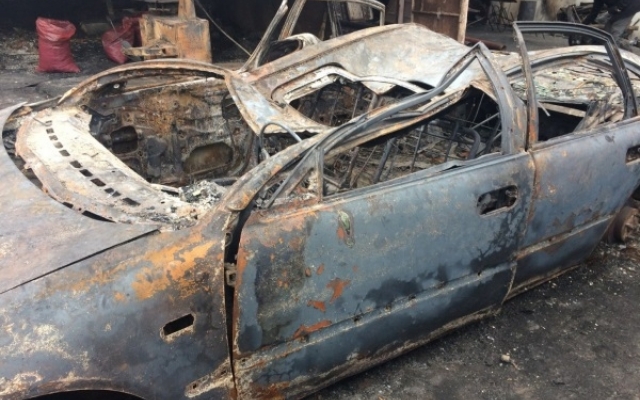 Ночной пожар превратил шиномонтаж и 2 автомобиля в обугленный металлолом Фото № 5 Ночной пожар превратил шиномонтаж и 2 автомобиля в обугленный металлолом Фото № 5