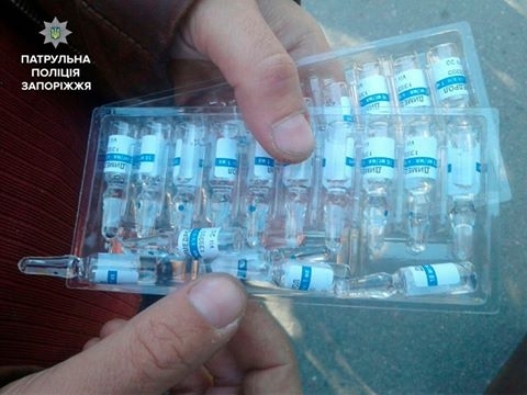 Полицейские задержали мужчину с димедролом Фото № 0 Полицейские задержали мужчину с димедролом Фото № 0