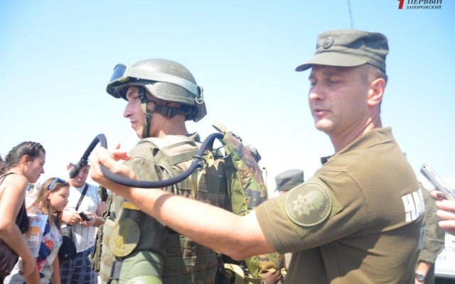 Под Запорожьем на аэродроме проходит зрелищный фестиваль (ФОТОРЕПОРТАЖ, ВИДЕО) Фото № 4 Под Запорожьем на аэродроме проходит зрелищный фестиваль (ФОТОРЕПОРТАЖ, ВИДЕО) Фото № 4