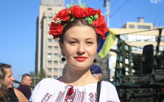 В сети опубликовали яркие фотоснимки известных запорожцев в вышиванках Фото № 1 В сети опубликовали яркие фотоснимки известных запорожцев в вышиванках Фото № 1