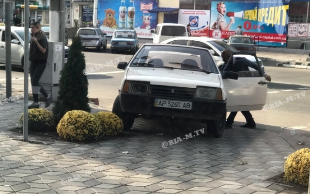 В сети в очередной раз прославили автохама (ФОТО) Фото № 1 В сети в очередной раз прославили автохама (ФОТО) Фото № 1