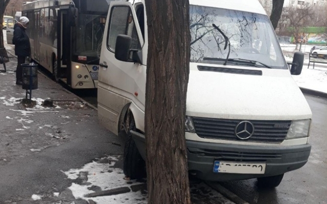 На бульваре Шевченко ДТП с участием маршруток (ФОТО) Фото № 1 На бульваре Шевченко ДТП с участием маршруток (ФОТО) Фото № 1