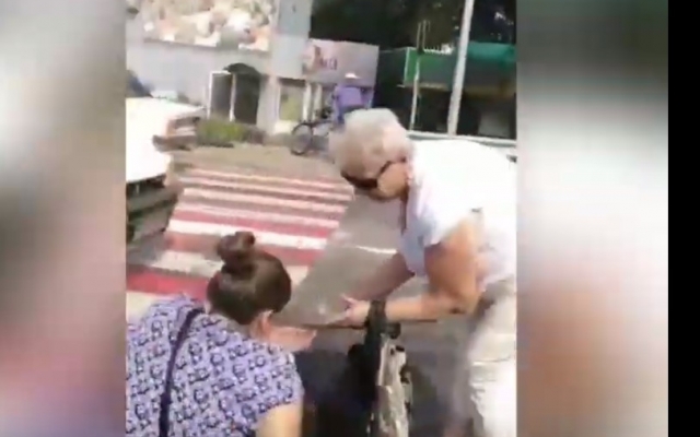 Под Запорожьем сбили девушку: В сети появилось видео аварии Фото № 0 Под Запорожьем сбили девушку: В сети появилось видео аварии Фото № 0