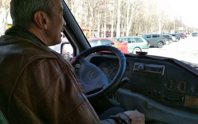 В Запорожье водитель маршрутки уже 12 лет возит женщин бесплатно в праздник 8 марта (ФОТО) Фото № 3 В Запорожье водитель маршрутки уже 12 лет возит женщин бесплатно в праздник 8 марта (ФОТО) Фото № 3