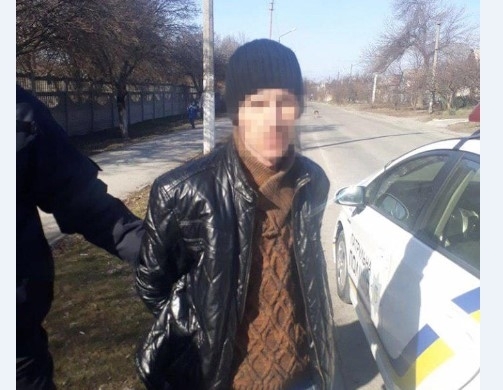 Неизвестный вырвал у запорожанки посреди улицы из рук сумку с ноутбуком Фото № 0 Неизвестный вырвал у запорожанки посреди улицы из рук сумку с ноутбуком Фото № 0