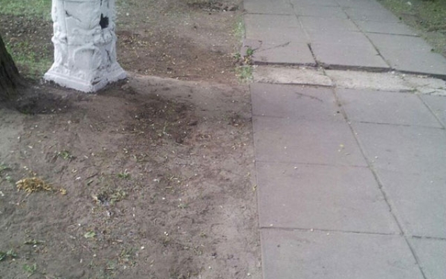 На лавочке во дворе больницы травмировалась женщина, медики отказывались помочь (ФОТО) Фото № 1 На лавочке во дворе больницы травмировалась женщина, медики отказывались помочь (ФОТО) Фото № 1