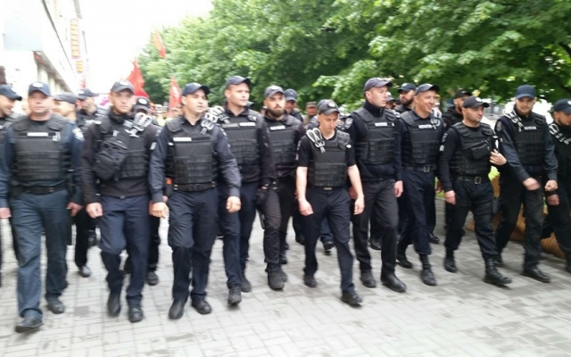 В Запорожье стартовало шествие В Запорожье стартовало шествие