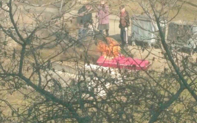 В Запорожье палили найденный во дворе гроб Фото № 0 В Запорожье палили найденный во дворе гроб Фото № 0