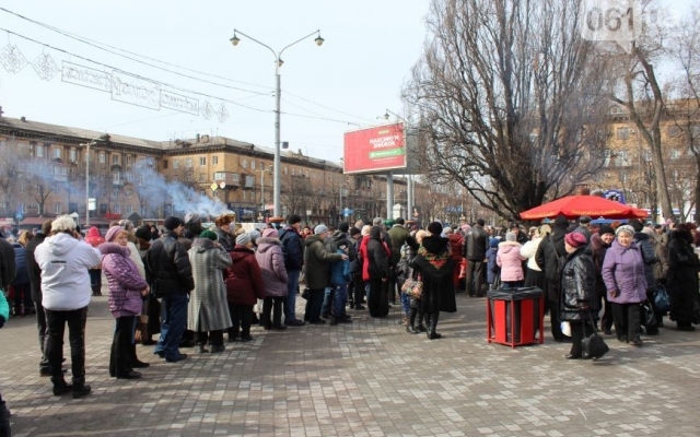Второй день Масленицы в Запорожье: Больше людей и больше бесплатных угощений Фото № 9 Второй день Масленицы в Запорожье: Больше людей и больше бесплатных угощений Фото № 9