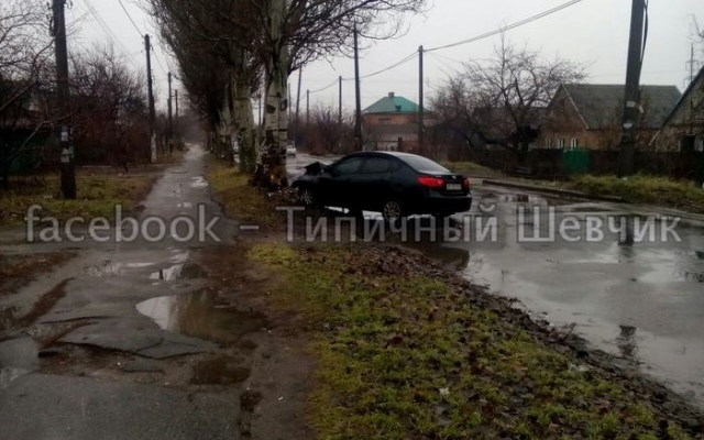 В Запорожье иномарка врезалась в дерево (ФОТО) Фото № 4 В Запорожье иномарка врезалась в дерево (ФОТО) Фото № 4
