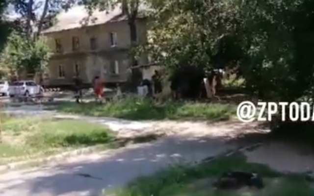 В одном из запорожских дворов семья с маленькими детьми живет в гараже (ВИДЕО) Фото № 0 В одном из запорожских дворов семья с маленькими детьми живет в гараже (ВИДЕО) Фото № 0