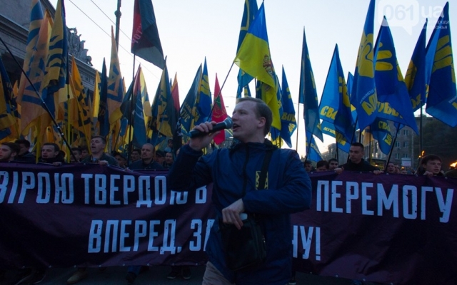 Смотрите: в центре Запорожья прошло факельное шествие Фото № 1 Смотрите: в центре Запорожья прошло факельное шествие Фото № 1