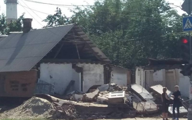 В Запорожье разрушили старый дом (ФОТО) Фото № 1 В Запорожье разрушили старый дом (ФОТО) Фото № 1