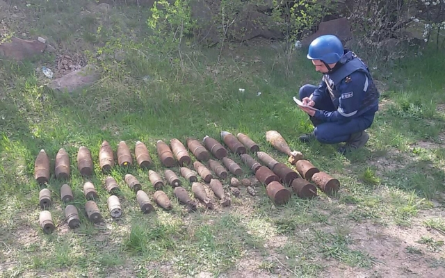 Под Запорожьем нашли мины и гранаты Фото № 0 Под Запорожьем нашли мины и гранаты Фото № 0