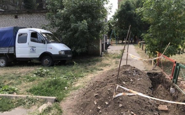 В Бердянске ЧП: Электриков ударило током, за жизнь одного работника борются медики (ФОТО) Фото № 1 В Бердянске ЧП: Электриков ударило током, за жизнь одного работника борются медики (ФОТО) Фото № 1